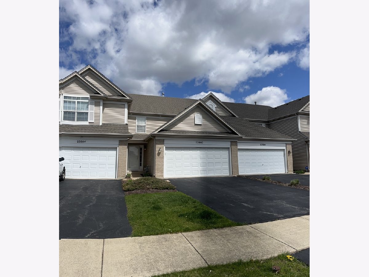 Townhomes & Homes Rented Parkview Meadows Plainfield Illinois, 23902 Mc Mullin