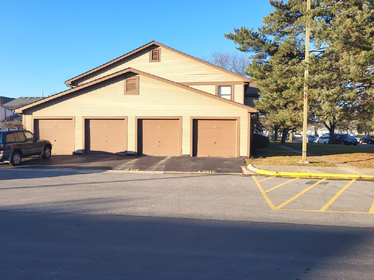 Townhomes & Condos Sold Pine Meadows Bolingbrook Illinois, 19 Fernwood