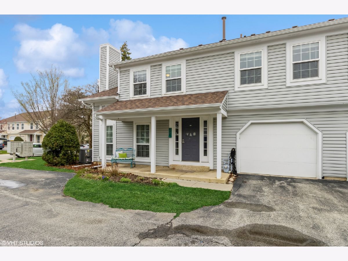 Townhomes Sold Southgate Manors Streamwood Illinois, 260 Acorn