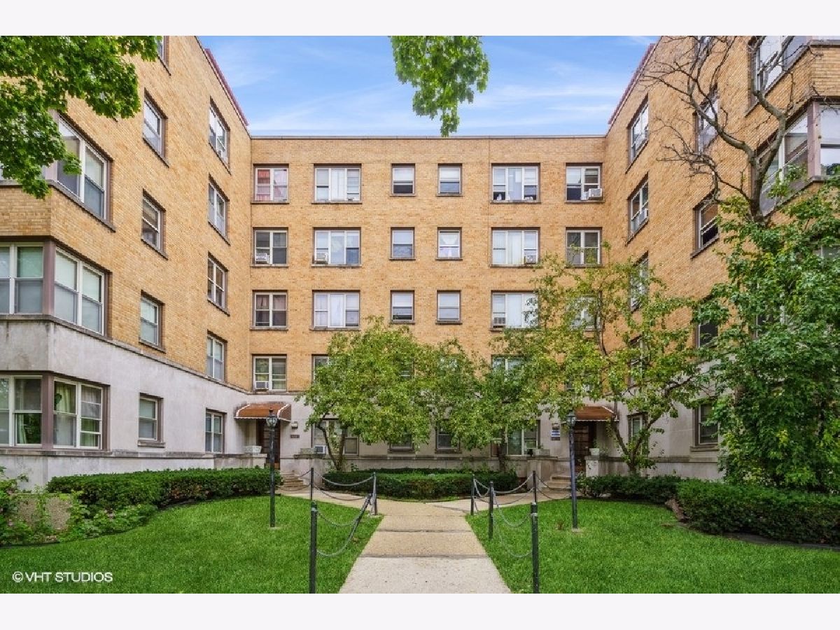 Homes & Condos & Townhomes Sold Budlong Woods Chicago Illinois, 2610 Balmoral