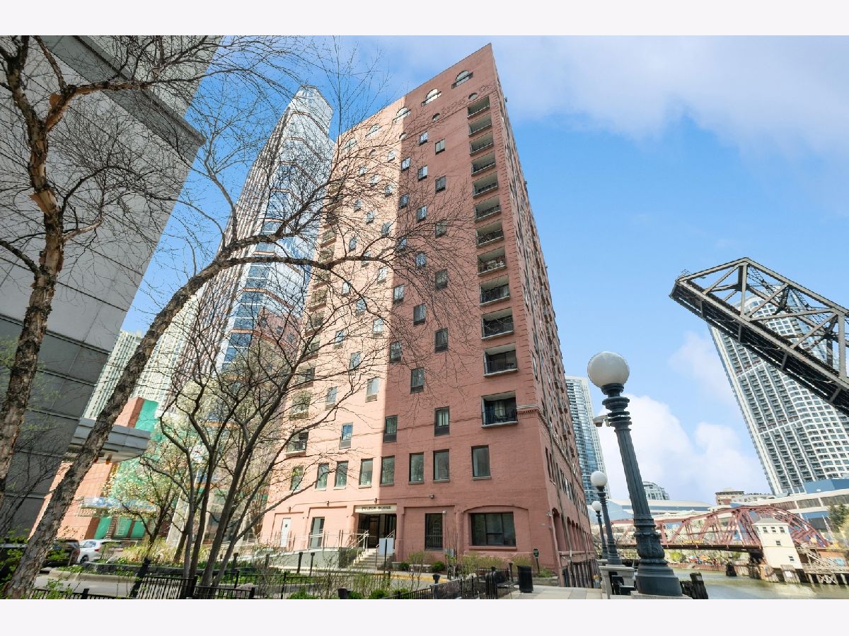 Condominiums Sold Fulton House Chicago Illinois, 345 Canal