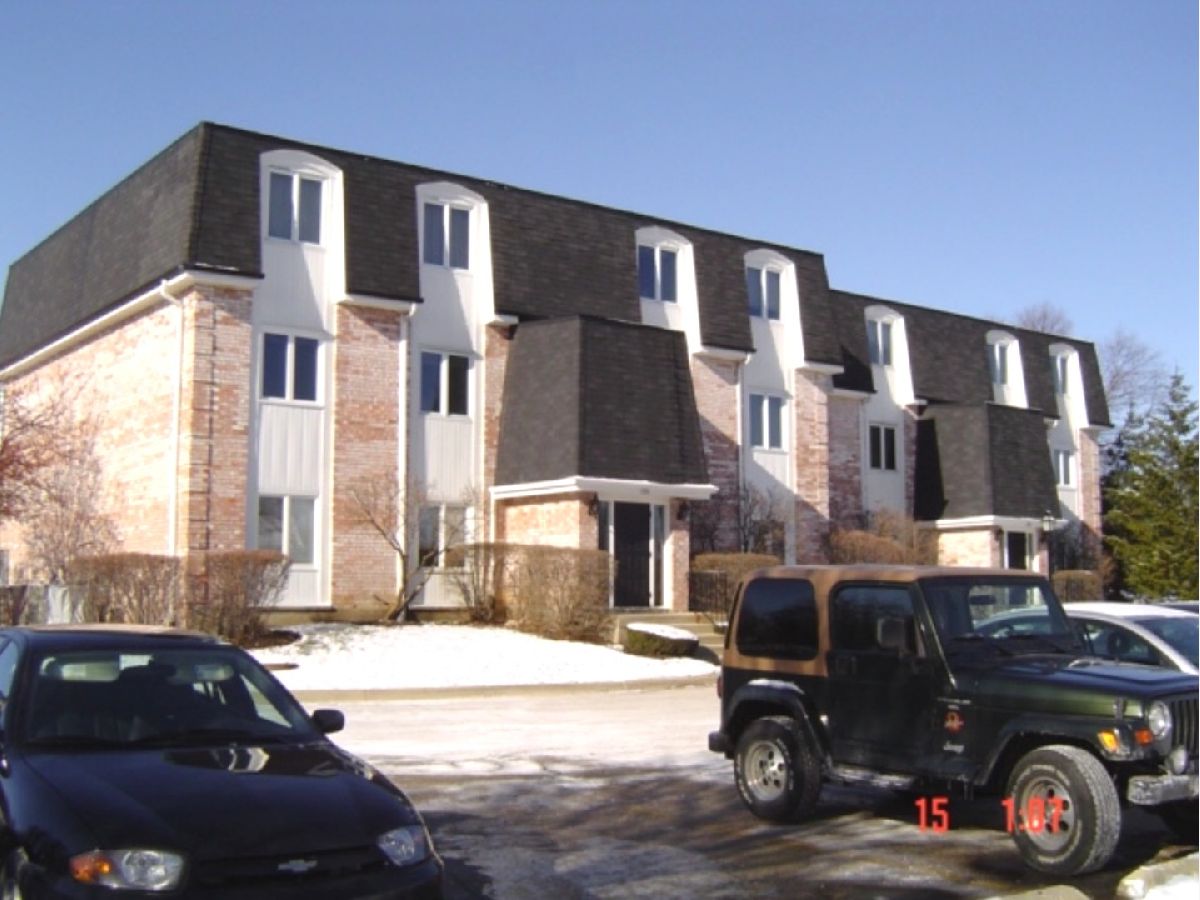 Condominiums Rented Cambridge Green Libertyville Illinois, 133 Winchester