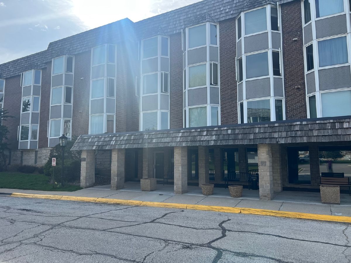 Condominiums Rented Bristol Court Park Ridge Illinois, 300 Thames