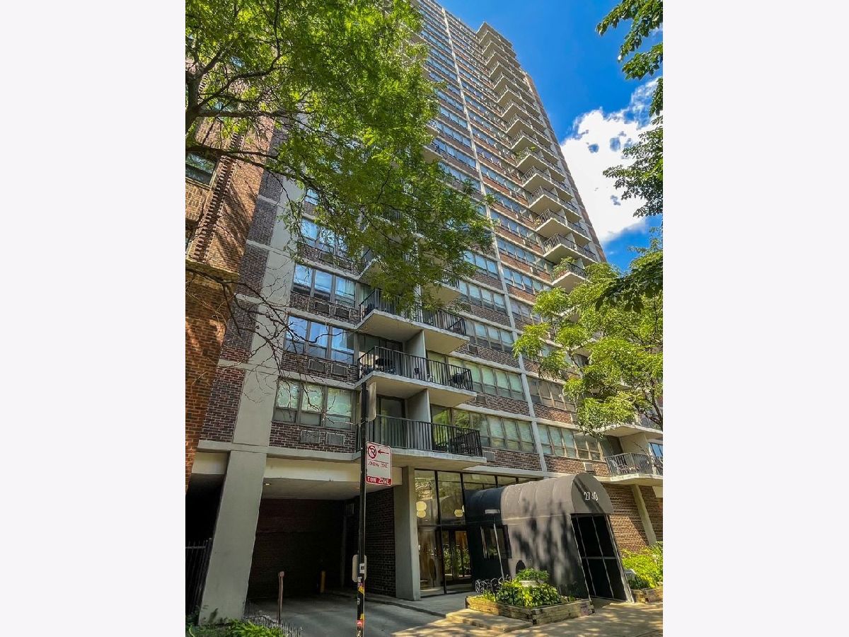 Condominiums Rented Parkview Towers Chicago Illinois, 2740 Pine Grove