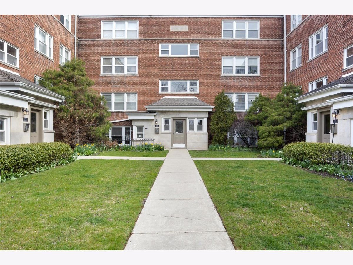 Homes & Condos & Townhomes Sold Budlong Woods Chicago Illinois, 2916 Berwyn