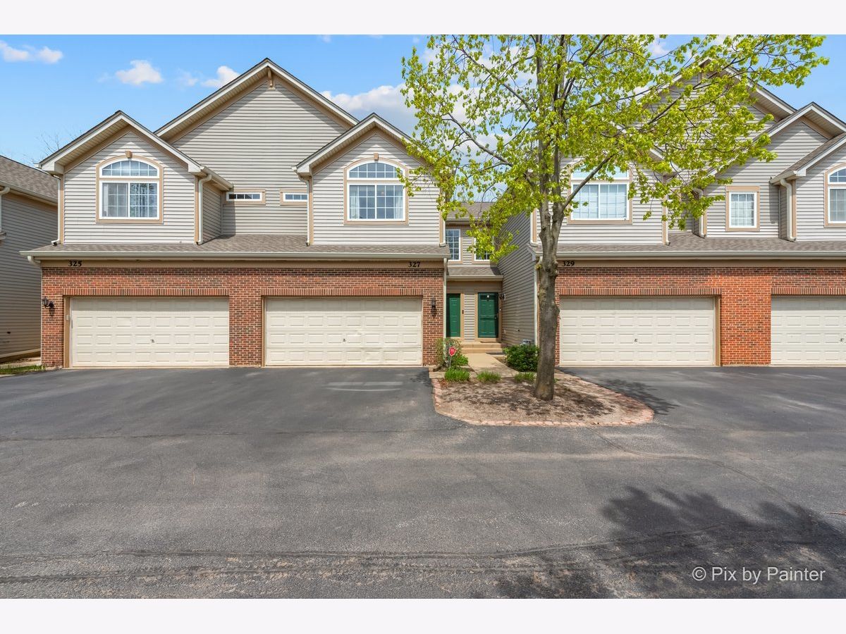 Townhomes & Condos Sold Southwicke Streamwood Illinois, 327 Southwicke