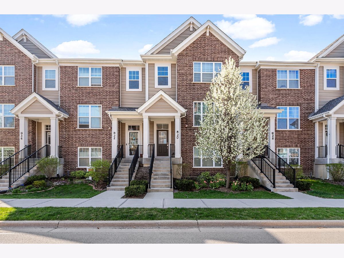 Condos & Townhomes Rented Lexington Pointe Des Plaines Illinois, 830 Center
