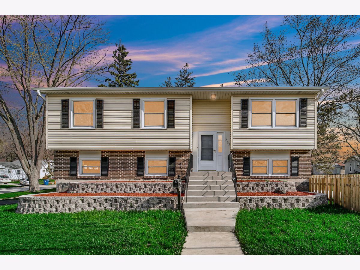 Homes Sold Moreaus Crest View Bartlett Illinois, 232 North