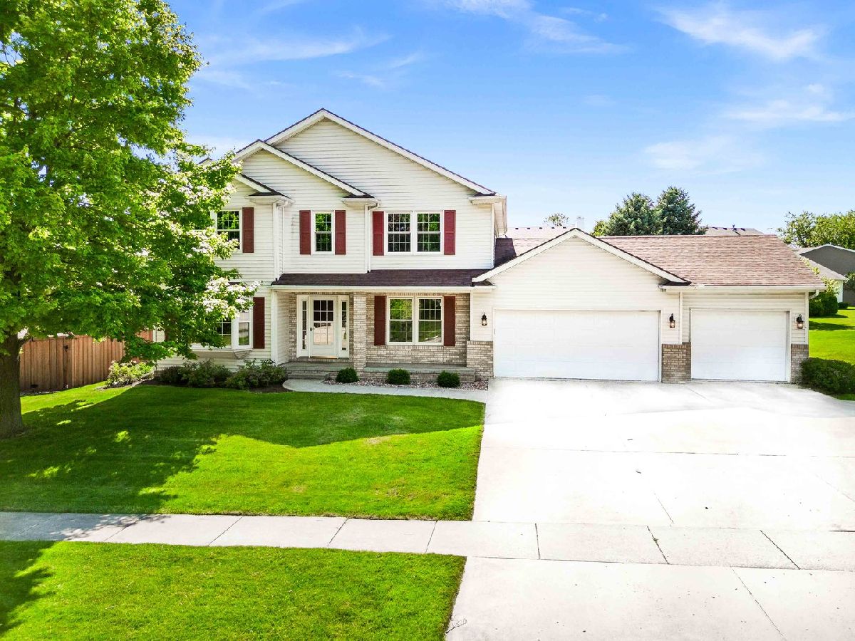 Homes & Condos & Townhomes Sold Greenview West Normal Illinois, 311 Cottage