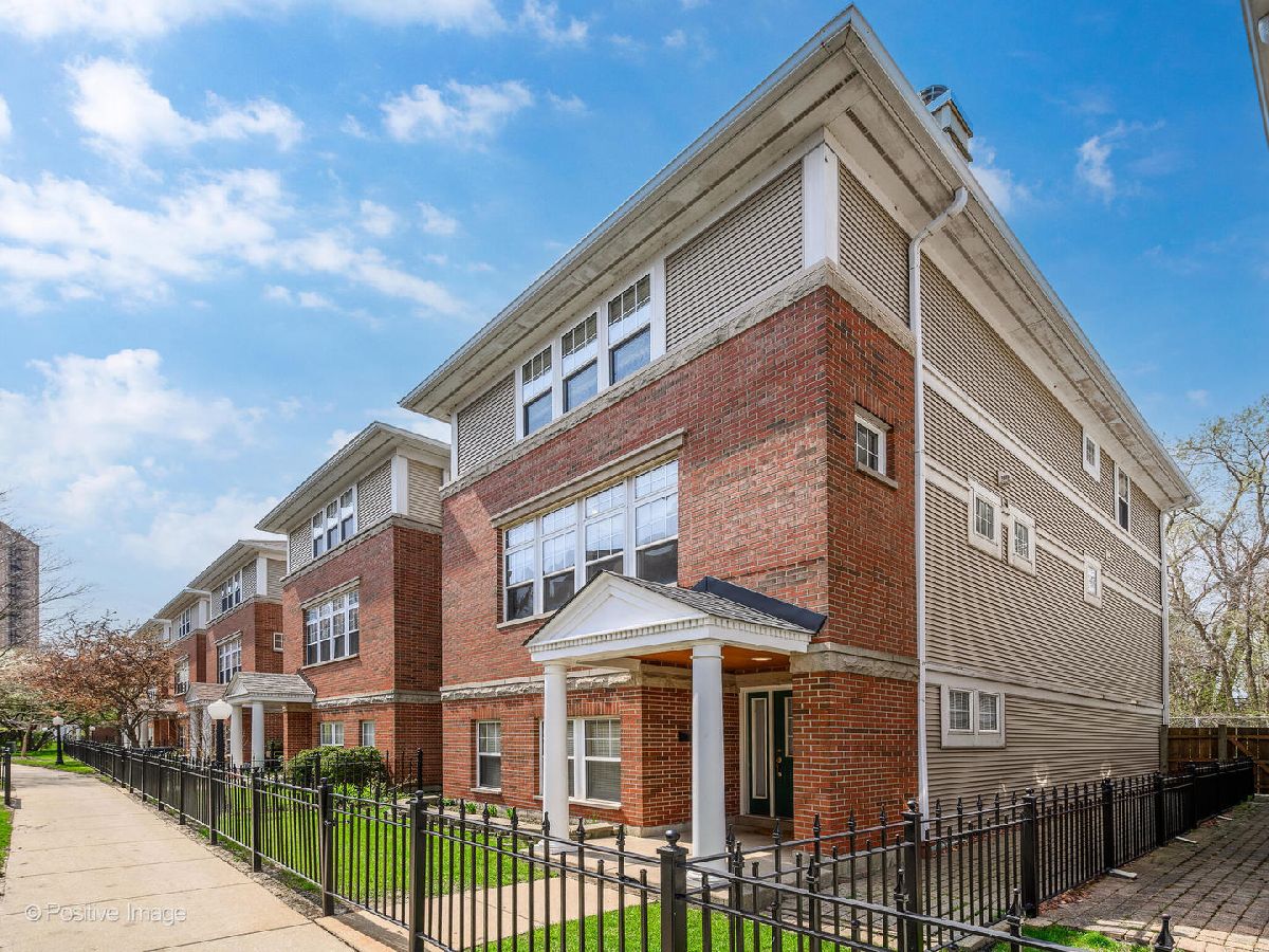 Homes & Townhomes Sold Cornell Square Chicago Illinois, 4922-P Cornell