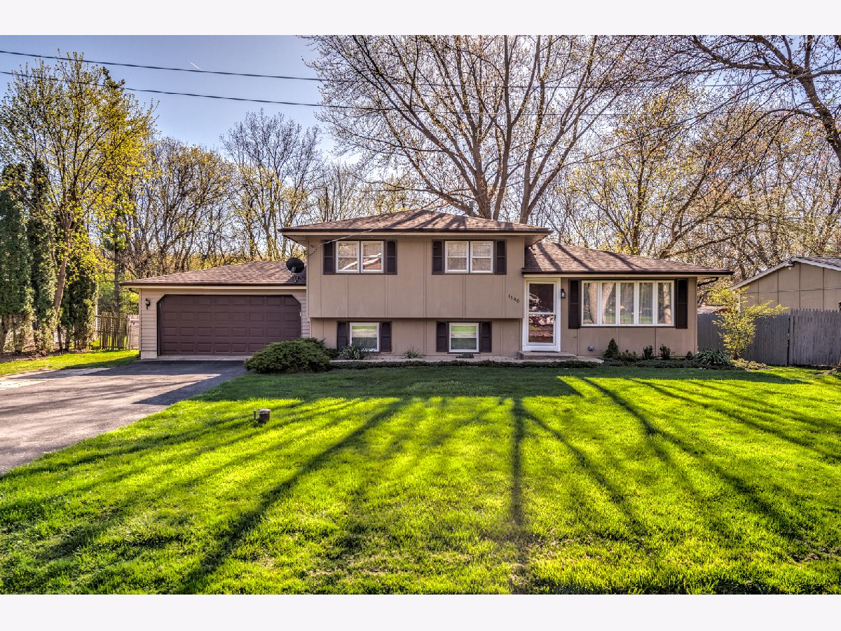 Homes Sold Algonquin Shores Algonquin Illinois, 1560 Manhatas