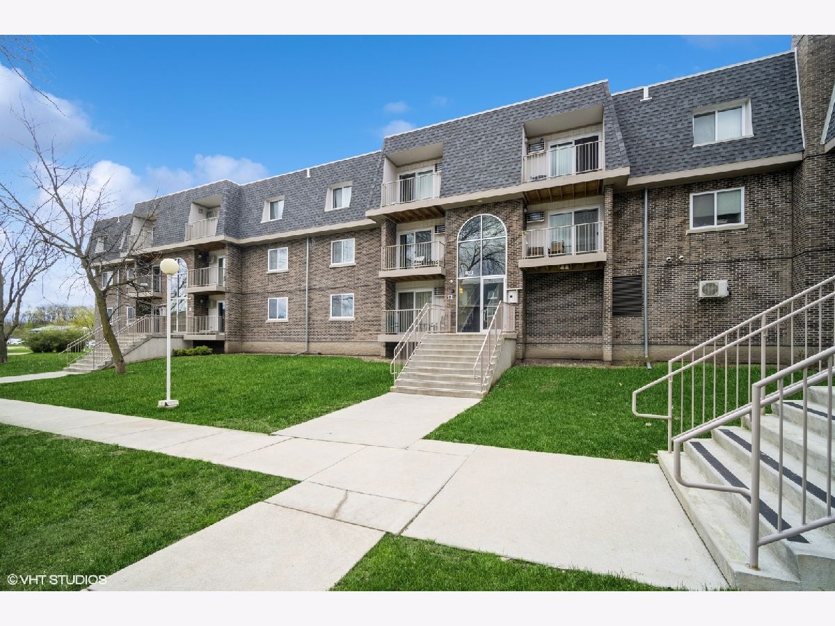Condominiums Rented River Trails Prospect Heights Illinois, 823 Mcintosh