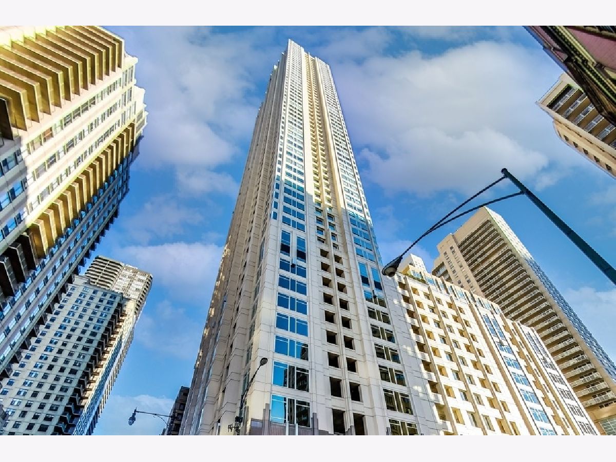 Condos & Townhomes Sold Millenium Centre Chicago Illinois, 33 Ontario