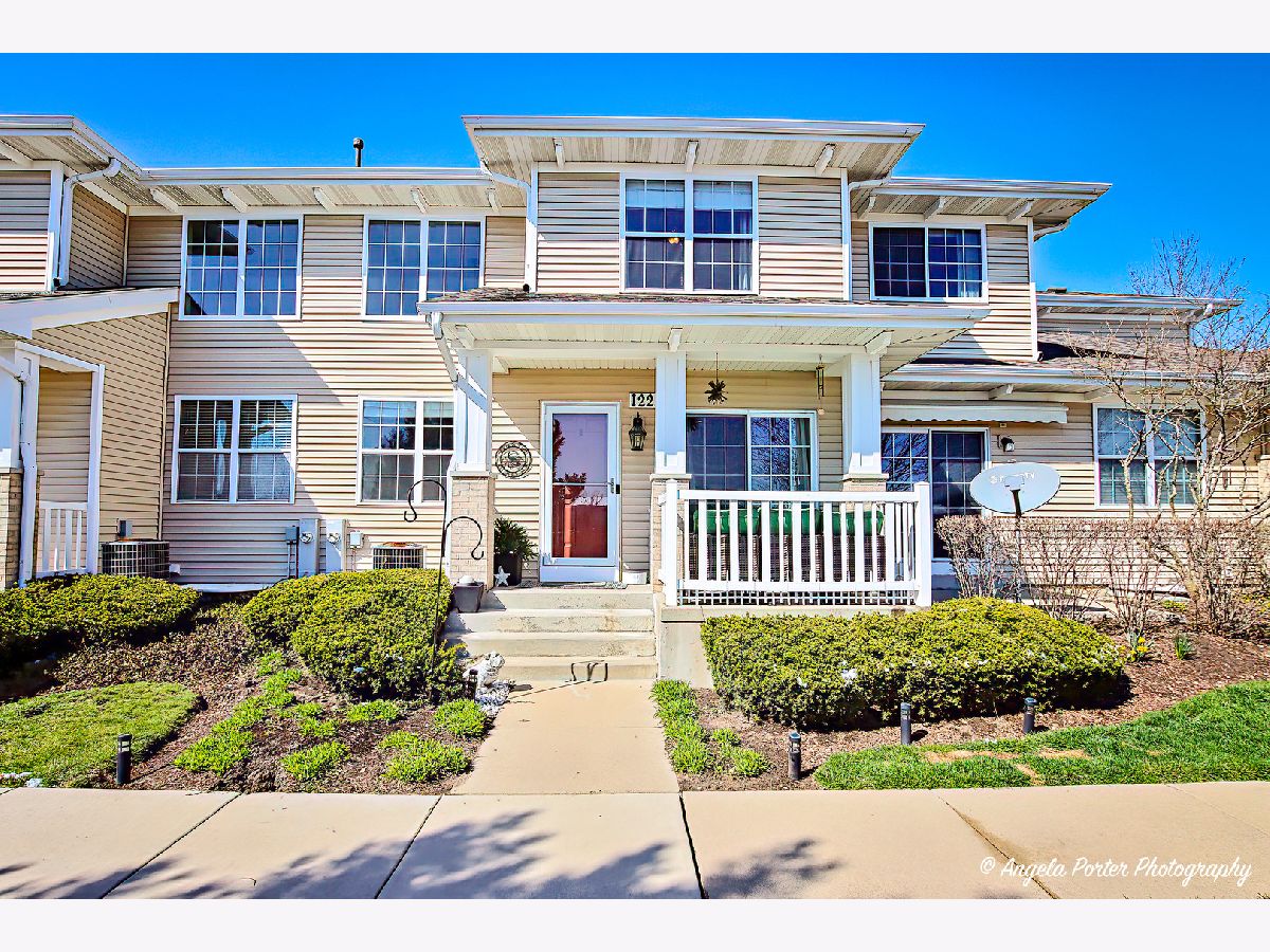 Townhomes Sold Walnut Glen Crystal Lake Illinois, 1222 Walnut Glen