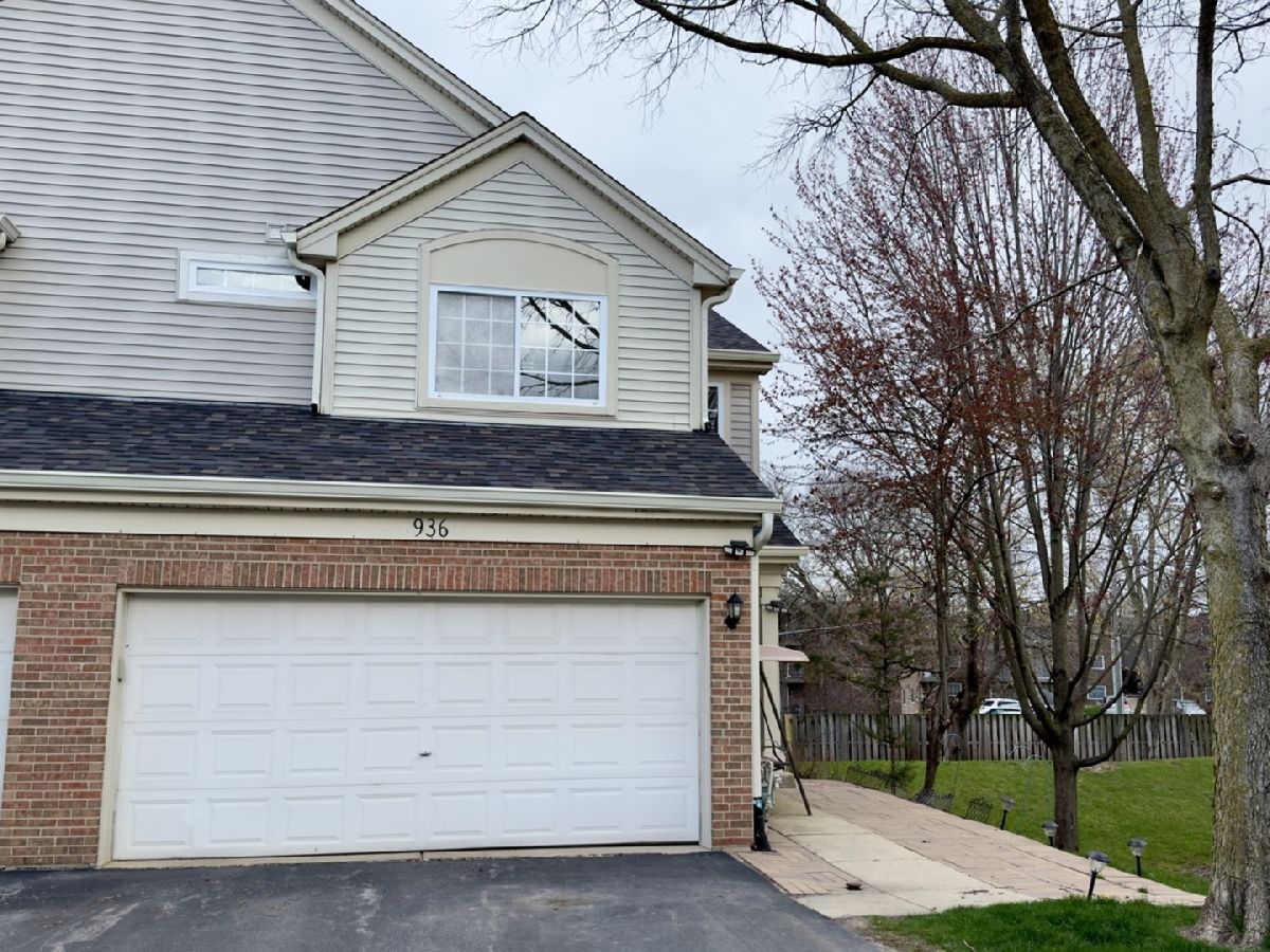 Townhomes & Condos Sold Maple Hollow Lombard Illinois, 936 Creekside