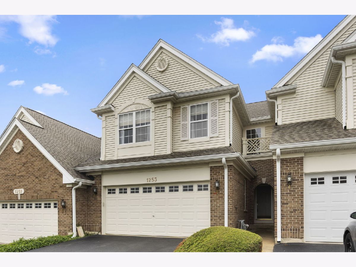 Townhomes Sold Timberline Bartlett Illinois, 1253 Tamarack