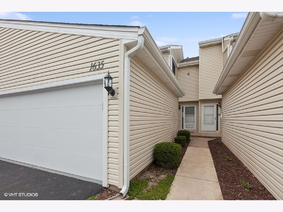 Townhomes & Homes Sold Country Lakes Naperville Illinois, 1635 Mulligan