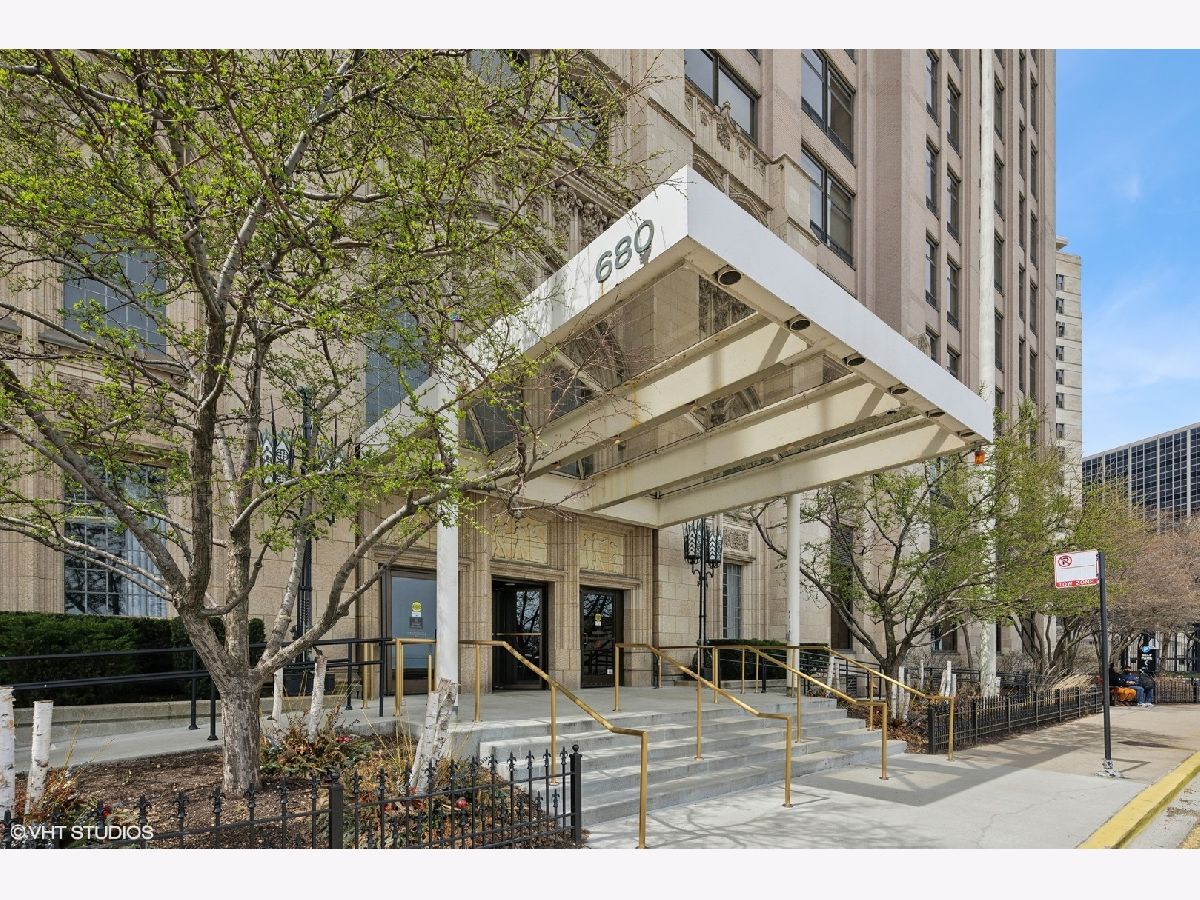 Condominiums Sold Lake Shore Place Chicago Illinois, 680 Lake Shore