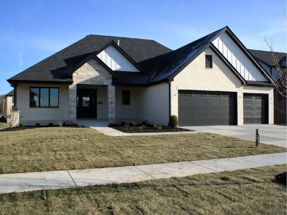  For Sale St John Indiana, 9411 Tall Grass Trail