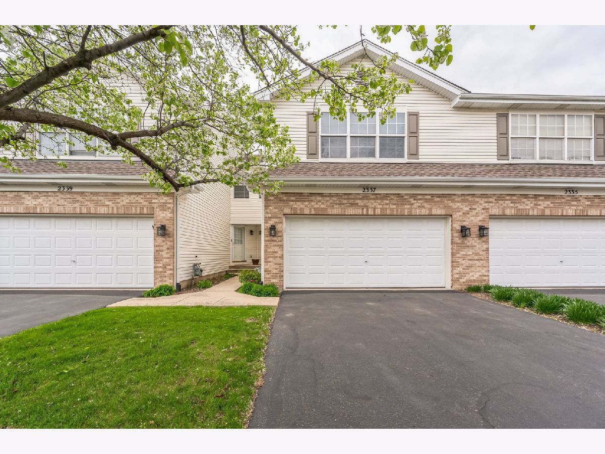 Townhomes & Condos Sold Park Avenue Aurora Illinois, 2337 Stoughton
