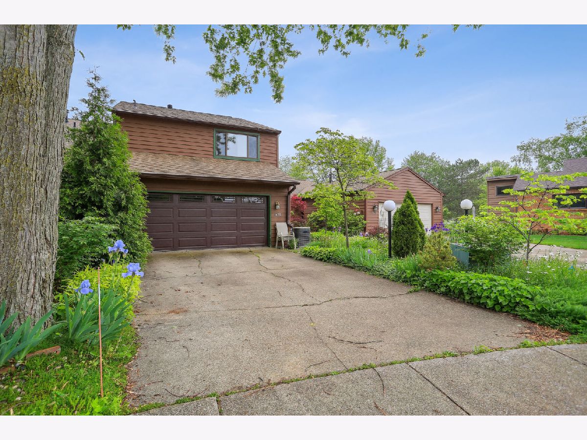 Homes & Condos & Townhomes Sold Lake Devonshire Champaign Illinois, 1609 Sandpiper