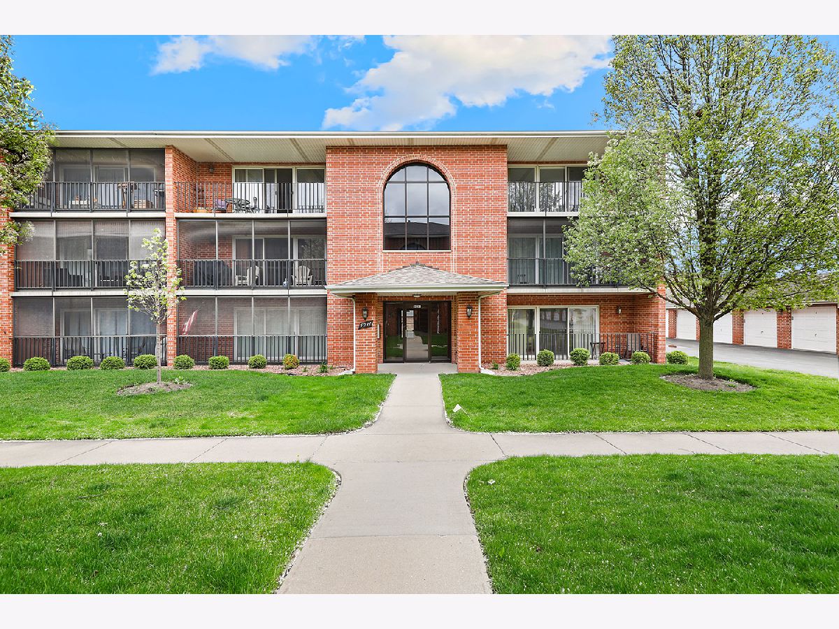 Condominiums Sold Circle Crest South Crestwood Illinois, 5031 Circle