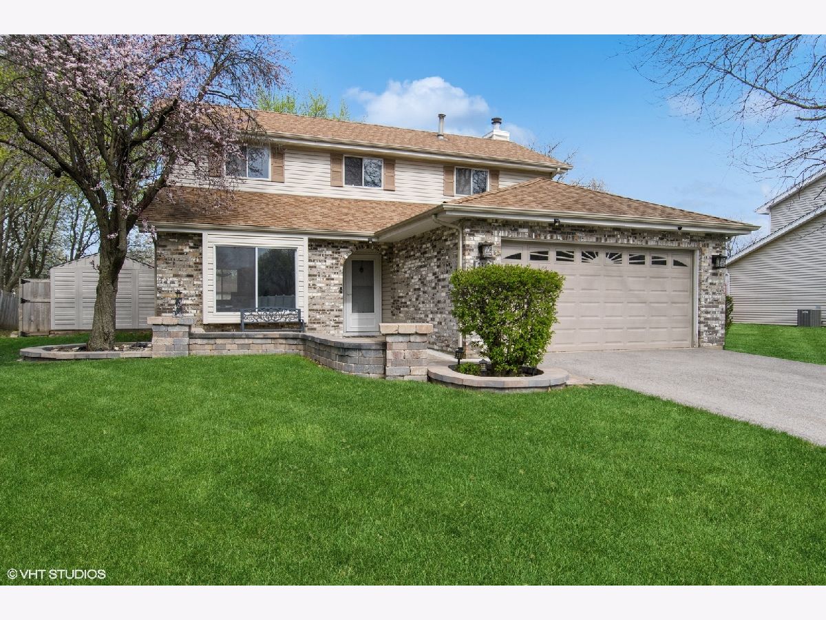 Homes & Condos & Townhomes Rented Old Farm Naperville Illinois, 2338 Woodview
