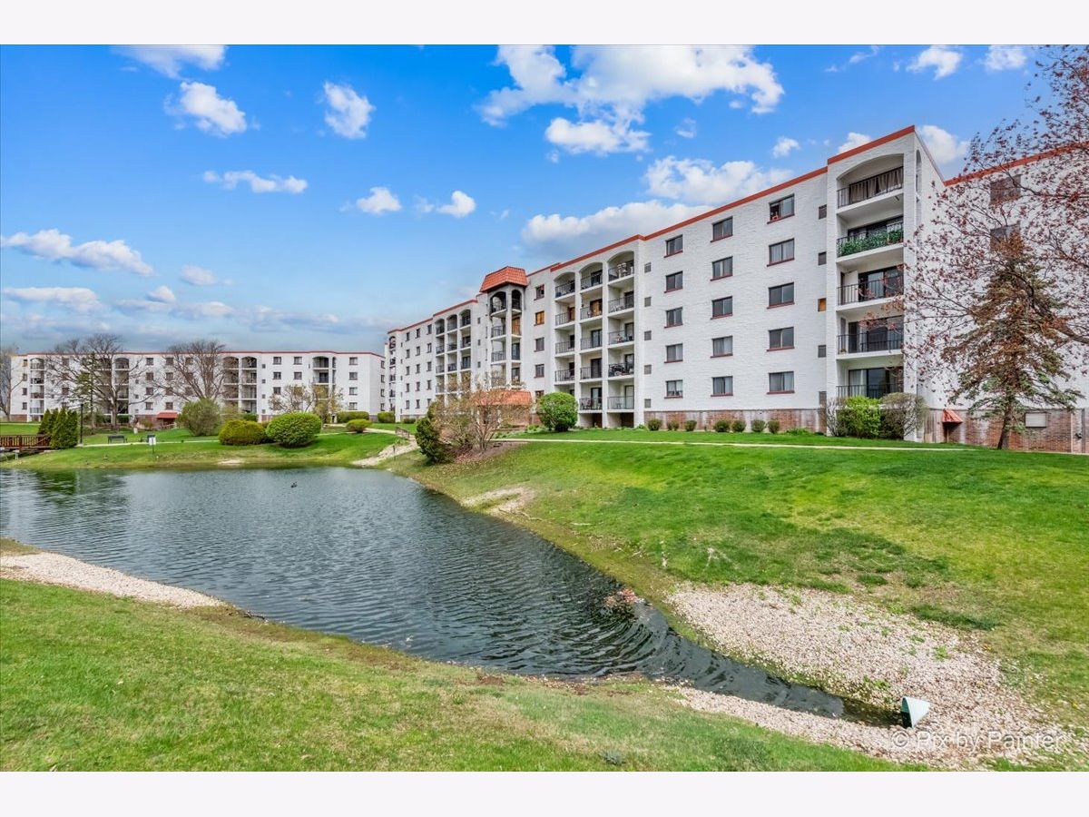 Condominiums Sold Plum Creek Wheeling Illinois, 375 Plum Creek