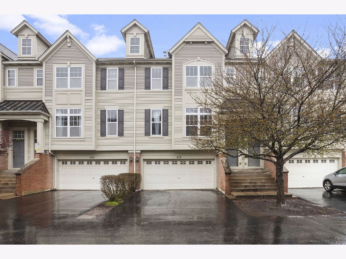 Townhomes Sold Yorkshire Square Aurora Illinois, 433 Commerce
