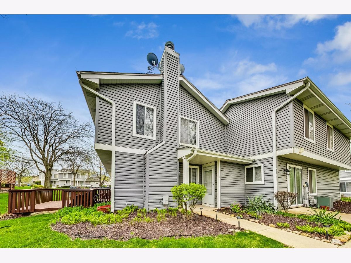 Townhomes & Condos Sold New England Village Woodridge Illinois, 2462 Brunswick