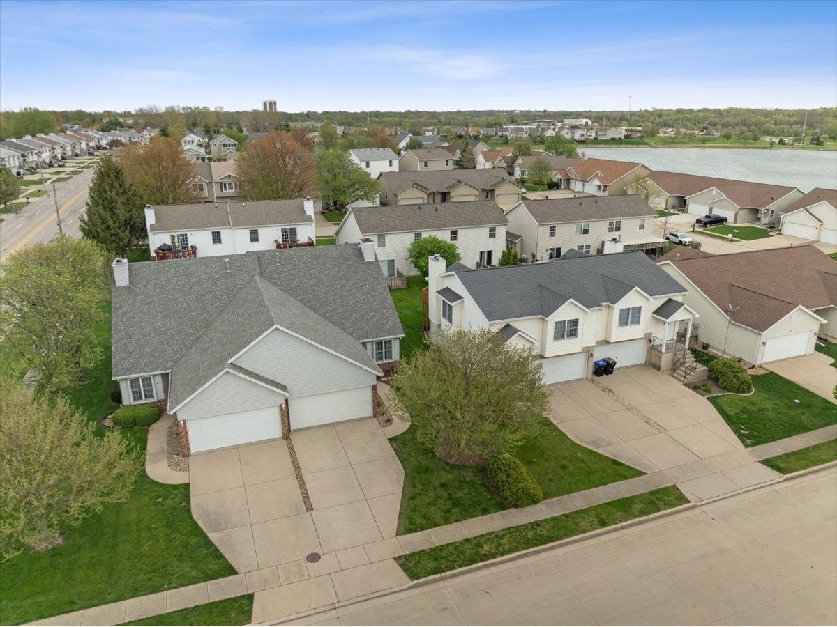 Condos & Townhomes & Homes Sold Lake Ridge Bloomington Illinois, 4 Lake Trail