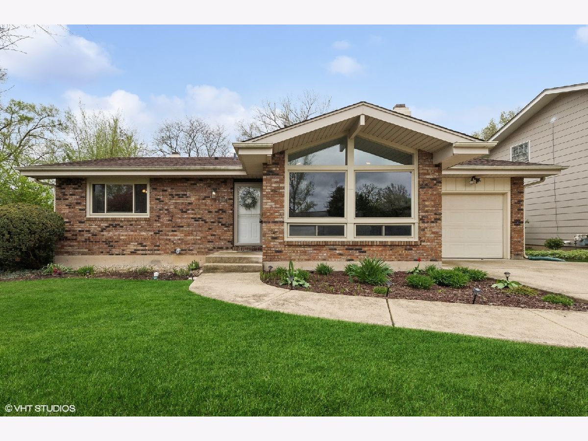 Homes Sold Seven Hills Lindenhurst Illinois, 2307 Springhill