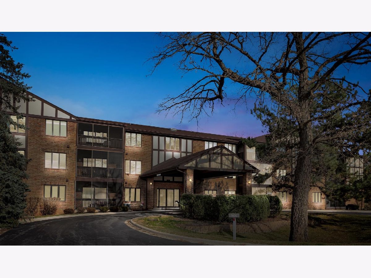 Condos & Townhomes Sold Oak Hills Palos Heights Illinois, 7800 Foresthill