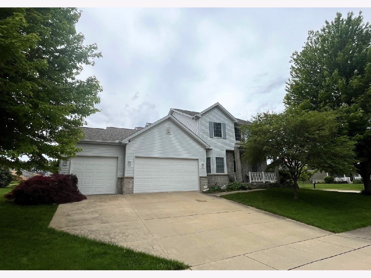 Homes & Condos & Townhomes Sold Fox Lake Bloomington Illinois, 2904 Spangle
