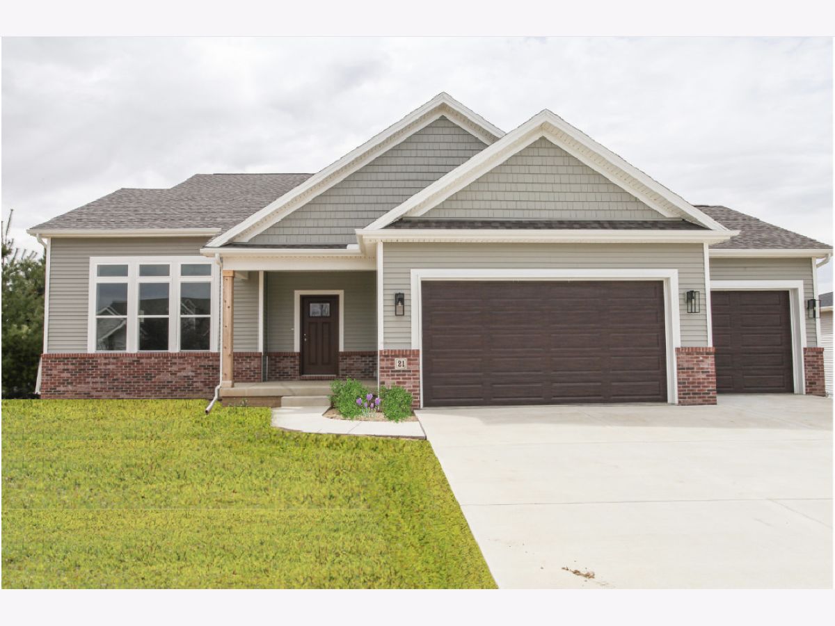 Homes For Sale Heartland Hills Bloomington Illinois, 21 Fedor Circle