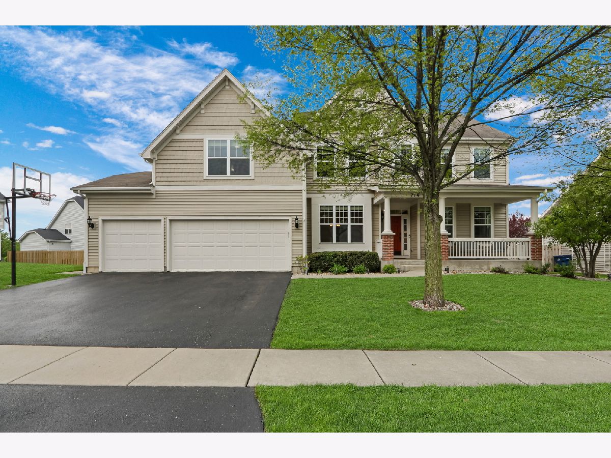 Homes Sold Prairie Trail Lake Villa Illinois, 714 Wild Rose