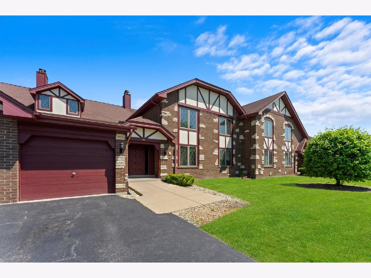 Condominiums Sold Lakes Of Olympia Olympia Fields Illinois, 201 Lake
