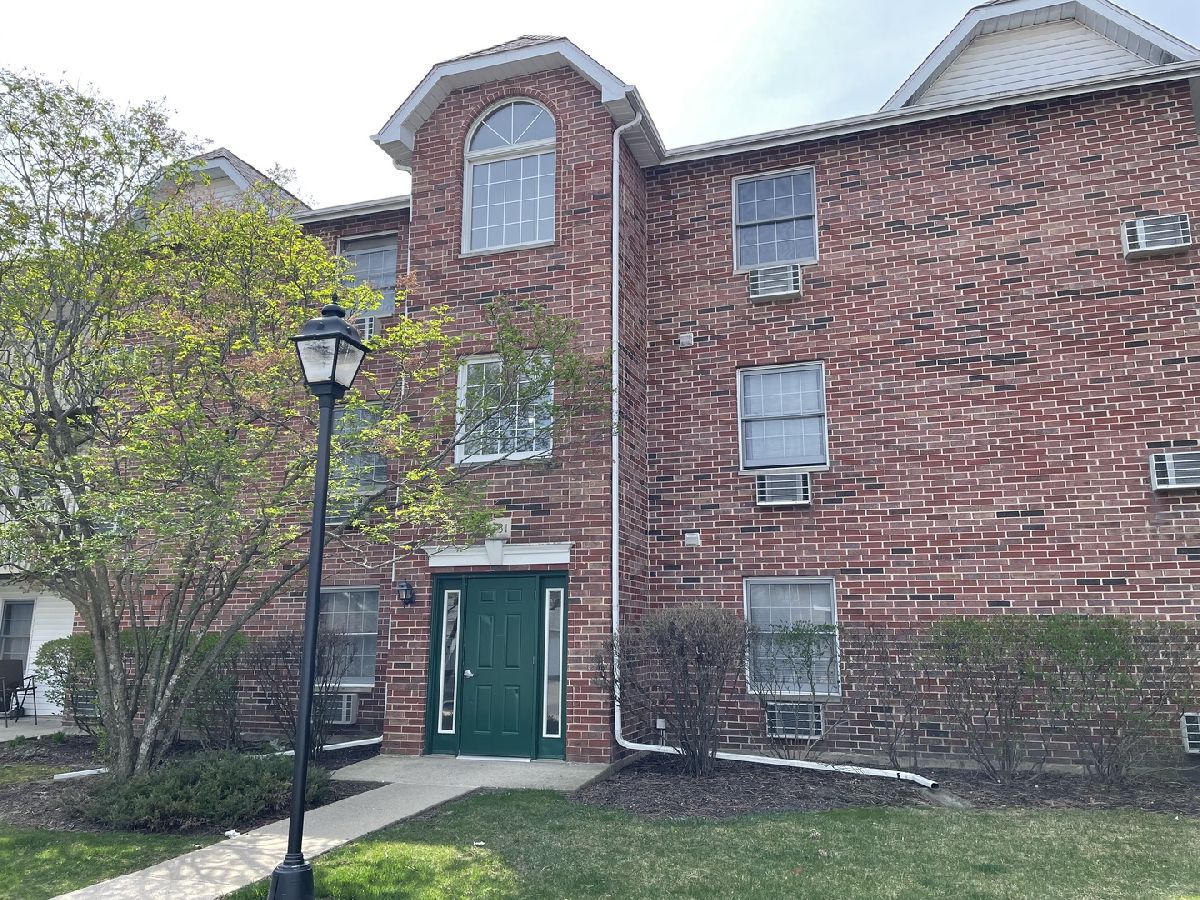 Condominiums Rented Country Club Manor Woodstock Illinois, 531 Leah