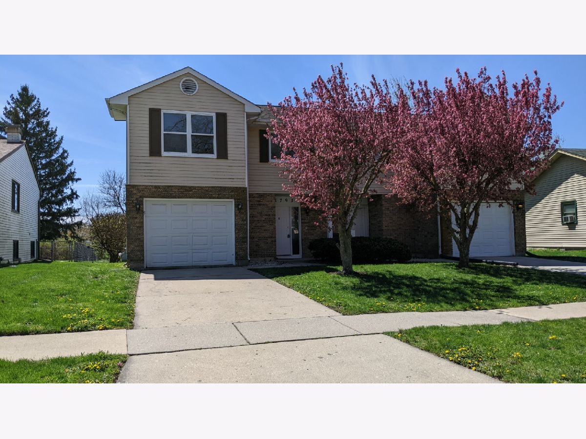 Homes & Condominiums Sold Century Oaks West Elgin Illinois, 1797 Sheffield