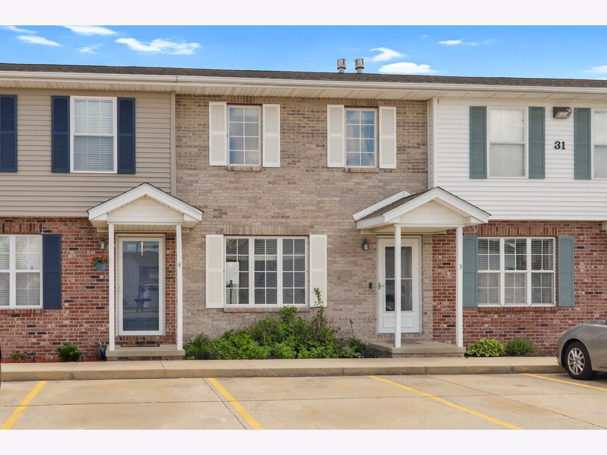 Condos & Townhomes & Homes Sold Prairieview Estates Bloomington Illinois, 31 Fetzer