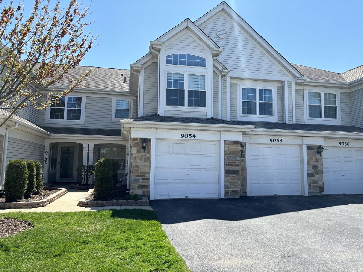 Townhomes Rented Concord Lake Niles Illinois, 9054 Heathwood