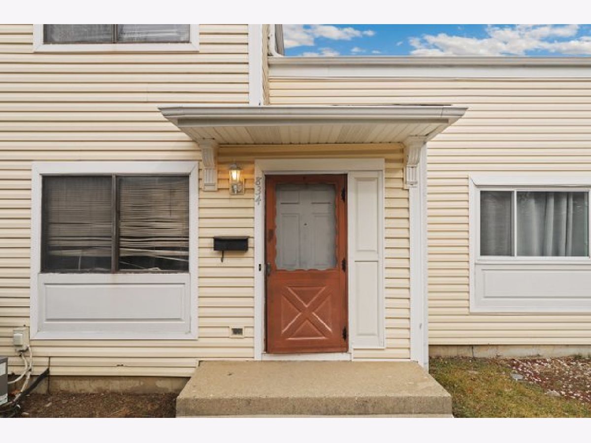 Townhomes & Condos Rented Chelsea Cove Wheeling Illinois, 834 Cambridge