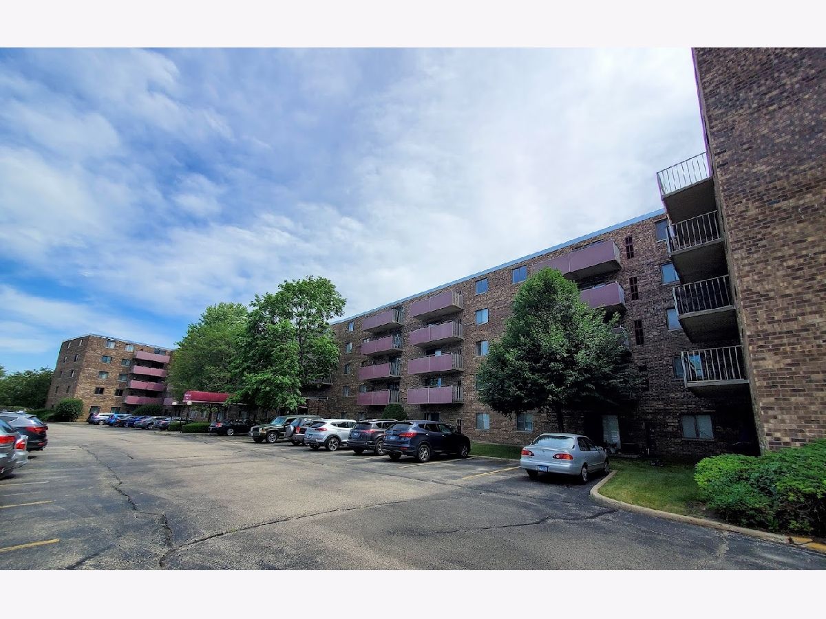 Condominiums Sold Country Lane Park Schaumburg Illinois, 1460 Fairlane