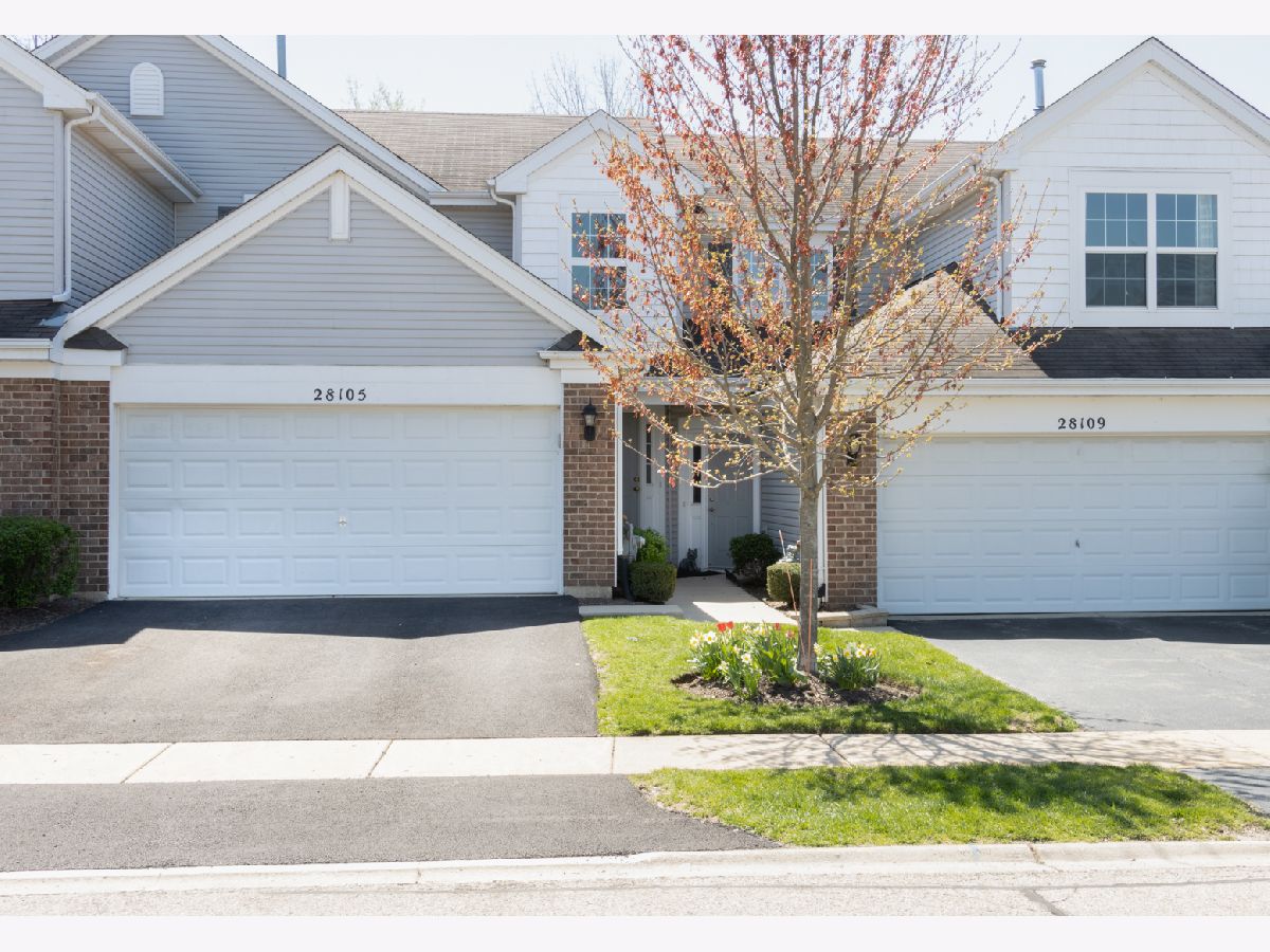 Townhomes & Homes Sold Rockwell Place Lakemoor Illinois, 28105 Sonoma