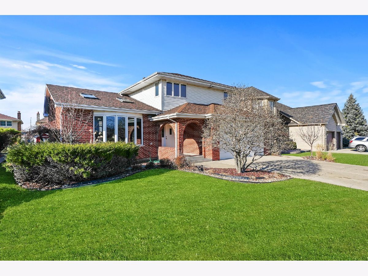 Homes & Condos & Townhomes Sold Eagle Ridge Oak Lawn Illinois, 10720 Lorel