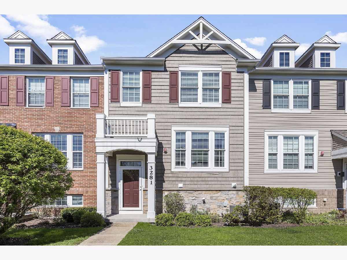 Townhomes & Homes Sold Regency At The Glen Glenview Illinois, 3281 Coral