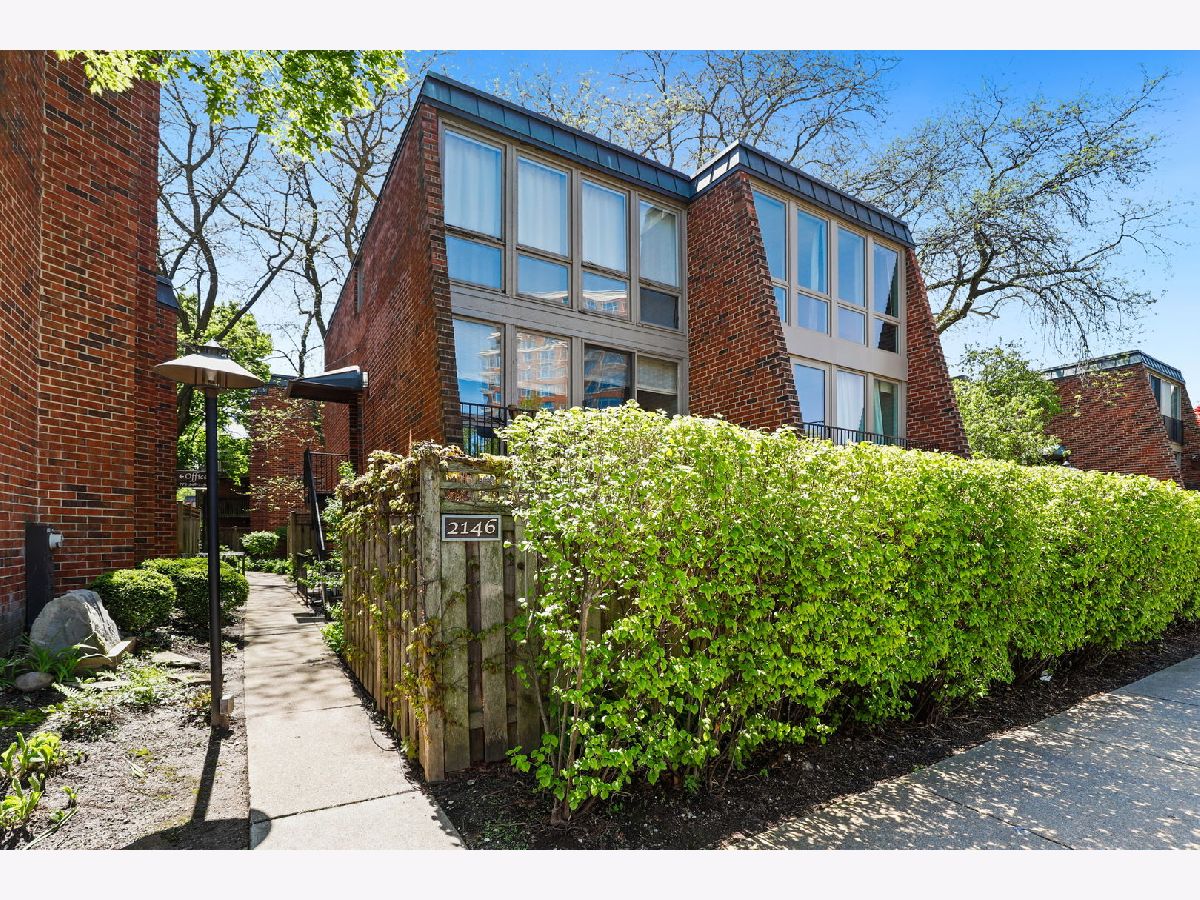 Condominiums Sold Walpole Point Chicago Illinois, 2146 Lincoln