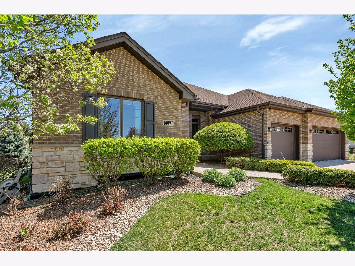 Homes & Condominiums Sold Goodings Grove Unit 4 Homer Glen Illinois, 14097 Camdan