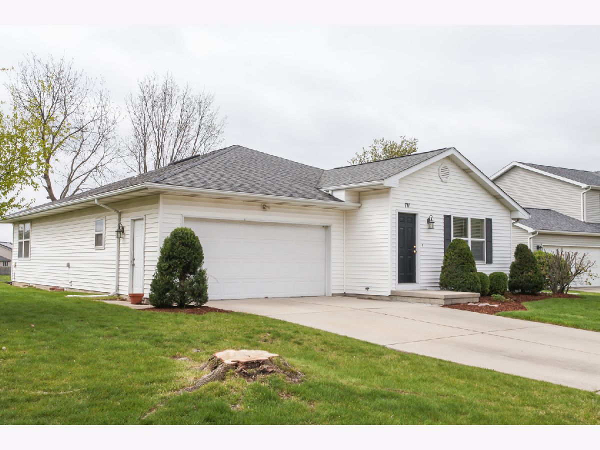 Homes & Condos & Townhomes Sold Carriage Hills Normal Illinois, 711 Phaeton