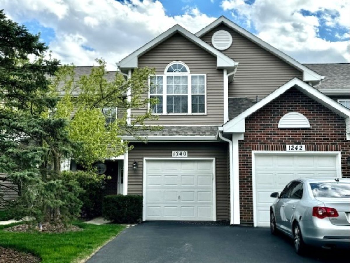 Townhomes & Condos & Homes Rented Cobblers Crossing Elgin Illinois, 1240 Shawford